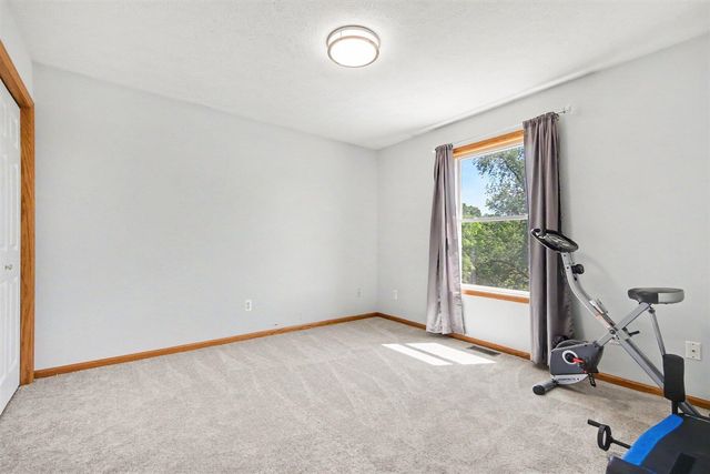 1090 Cumberland Avenue, Lowell, MI 49331