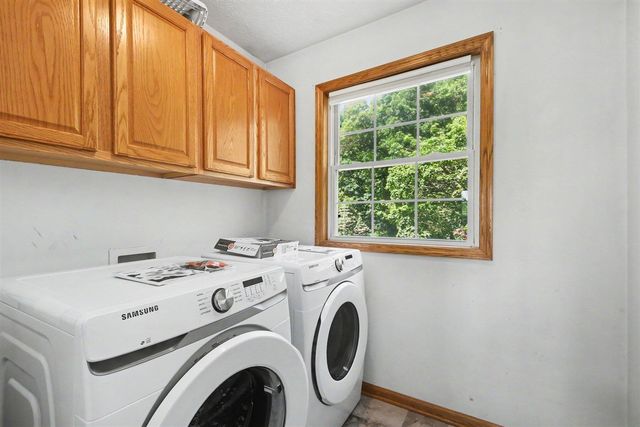 1090 Cumberland Avenue, Lowell, MI 49331