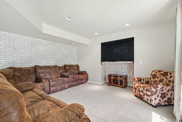 1090 Cumberland Avenue, Lowell, MI 49331
