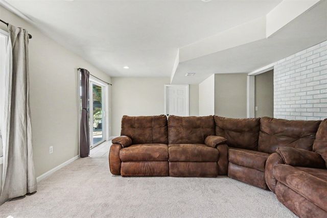 1090 Cumberland Avenue, Lowell, MI 49331