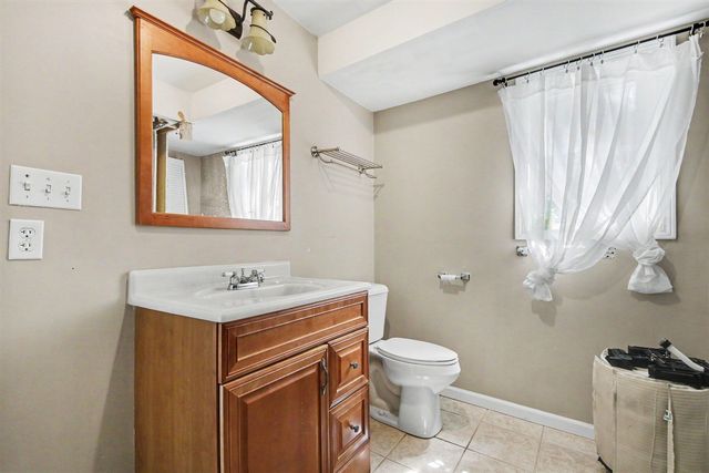 1090 Cumberland Avenue, Lowell, MI 49331