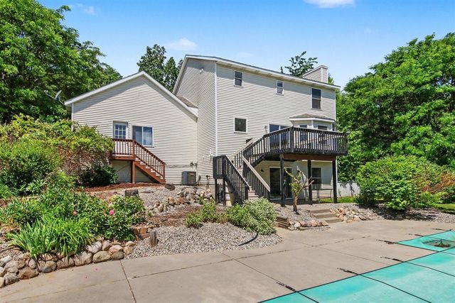 1090 Cumberland Avenue, Lowell, MI 49331