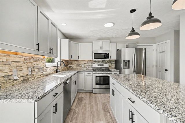 1090 Cumberland Avenue, Lowell, MI 49331