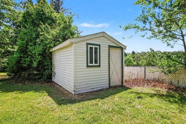 1090 Cumberland Avenue, Lowell, MI 49331
