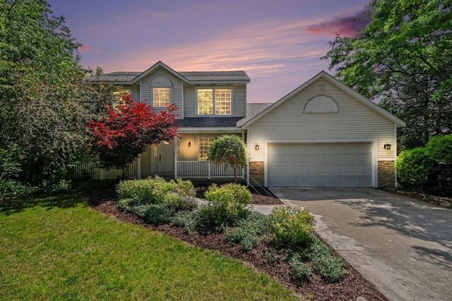 1090 Cumberland Avenue, Lowell, MI 49331