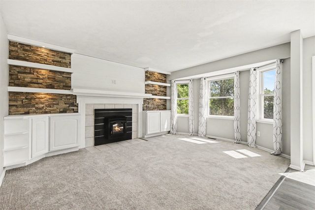 1090 Cumberland Avenue, Lowell, MI 49331