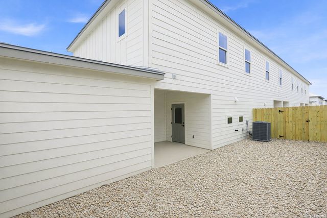 1145 PANIOLO DR, Boerne, TX 78006