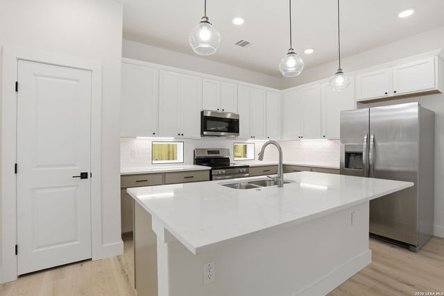 1145 PANIOLO DR, Boerne, TX 78006