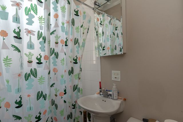 3144 N OAKLEY Avenue 3F, Chicago, IL 60618