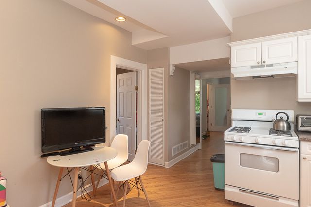 3144 N OAKLEY Avenue 3F, Chicago, IL 60618