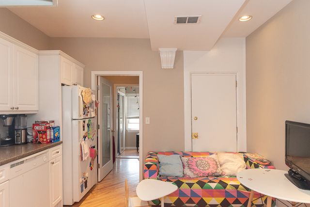 3144 N OAKLEY Avenue 3F, Chicago, IL 60618