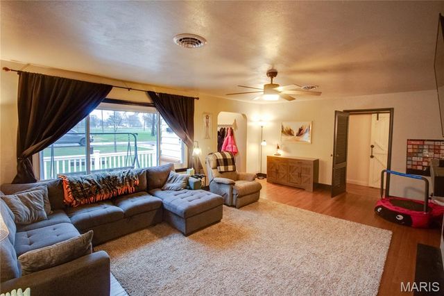 4 6th Street, Carrollton, IL 62016