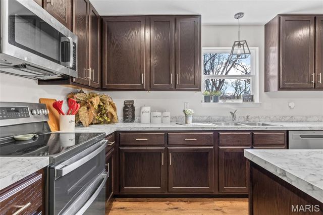 228 Red Maple Court, Hillsboro, MO 63050