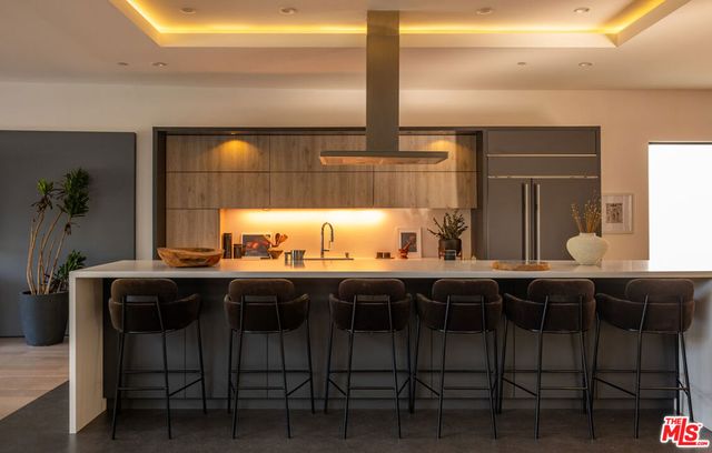 7139 Macapa Drive, Los Angeles, CA 90068