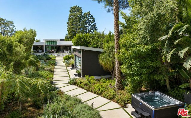 7139 Macapa Drive, Los Angeles, CA 90068