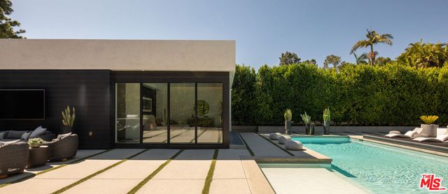 7139 Macapa Drive, Los Angeles, CA 90068