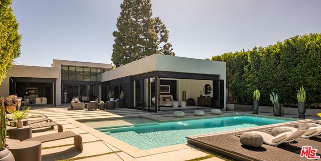 7139 Macapa Drive, Los Angeles, CA 90068
