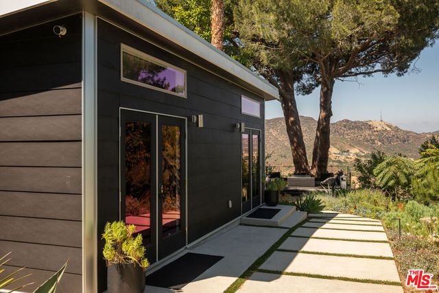 7139 Macapa Drive, Los Angeles, CA 90068