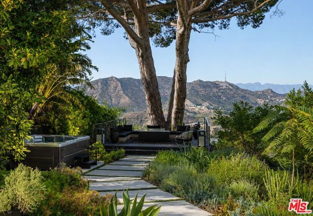 7139 Macapa Drive, Los Angeles, CA 90068