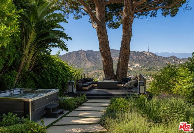 7139 Macapa Drive, Los Angeles, CA 90068