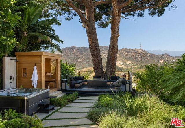 7139 Macapa Drive, Los Angeles, CA 90068