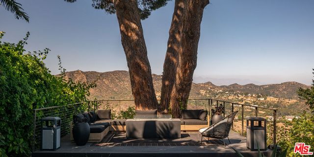 7139 Macapa Drive, Los Angeles, CA 90068
