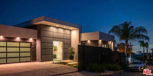 7139 Macapa Drive, Los Angeles, CA 90068