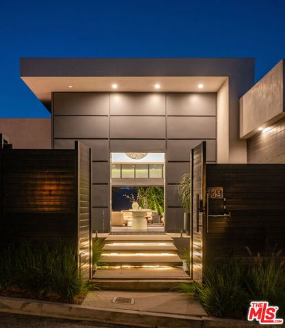 7139 Macapa Drive, Los Angeles, CA 90068