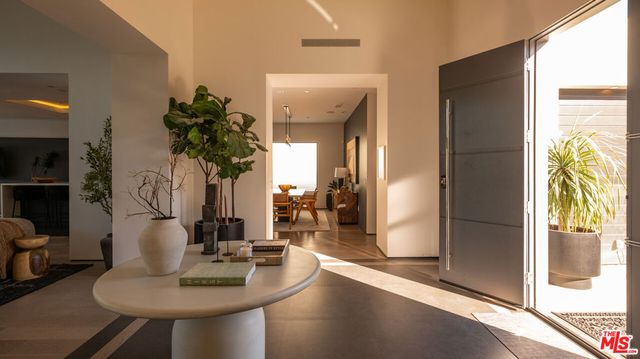 7139 Macapa Drive, Los Angeles, CA 90068