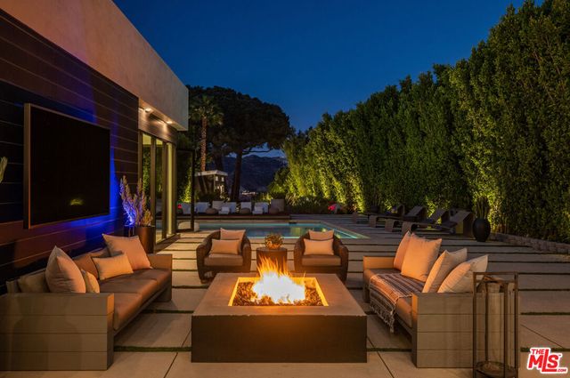 7139 Macapa Drive, Los Angeles, CA 90068