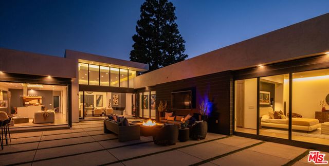 7139 Macapa Drive, Los Angeles, CA 90068