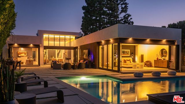 7139 Macapa Drive, Los Angeles, CA 90068
