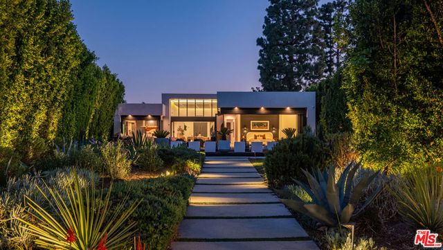 7139 Macapa Drive, Los Angeles, CA 90068