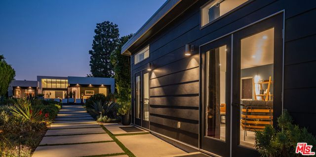 7139 Macapa Drive, Los Angeles, CA 90068