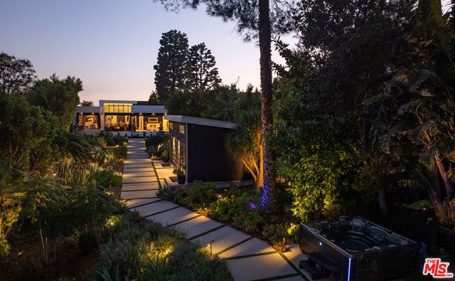 7139 Macapa Drive, Los Angeles, CA 90068