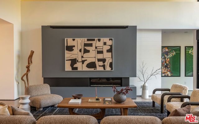 7139 Macapa Drive, Los Angeles, CA 90068