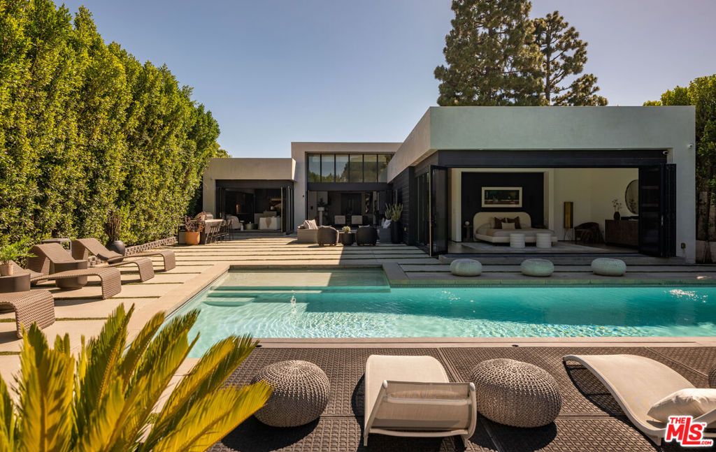 7139 Macapa Drive, Los Angeles, CA 90068