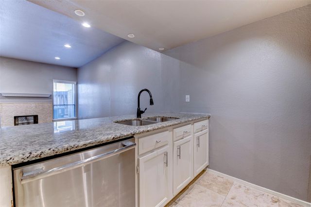 1920 Augusta Drive 19, Houston, TX 77057