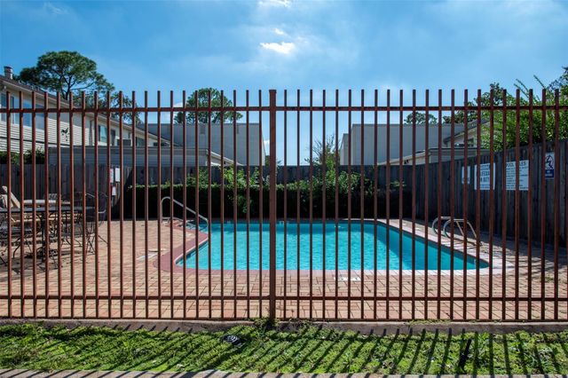 1920 Augusta Drive 19, Houston, TX 77057