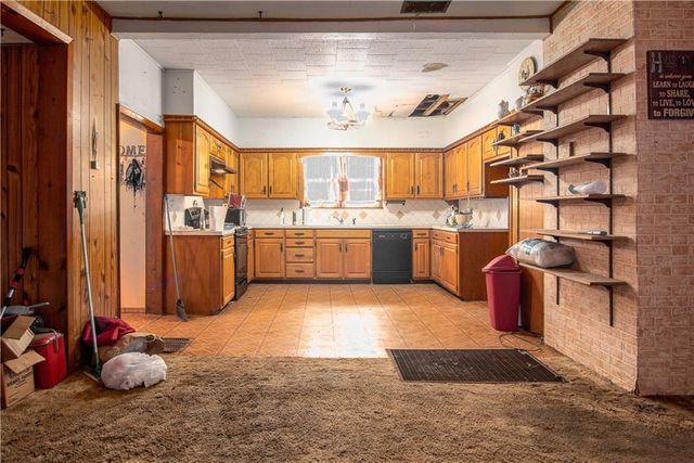 407 W 3rd Street, Chanute, KS 66720