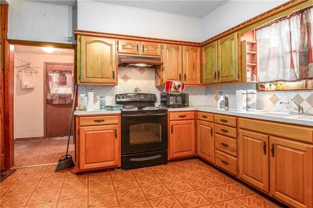 407 W 3rd Street, Chanute, KS 66720