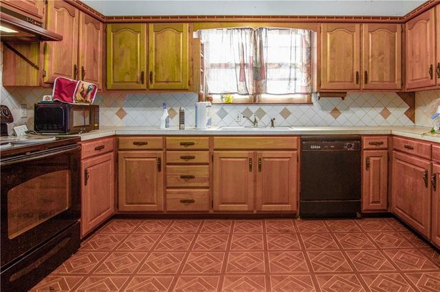 407 W 3rd Street, Chanute, KS 66720