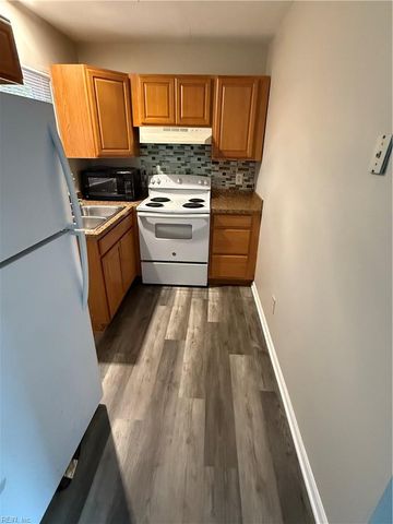 13 Hedge LN G, Portsmouth, VA 23701