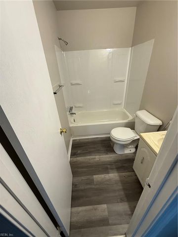 13 Hedge LN G, Portsmouth, VA 23701