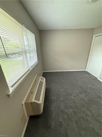 13 Hedge LN G, Portsmouth, VA 23701
