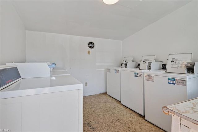 13 Hedge LN G, Portsmouth, VA 23701