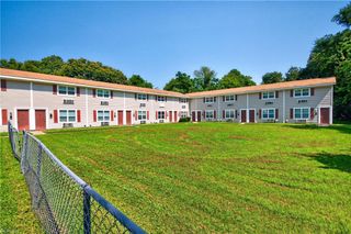 13 Hedge LN G, Portsmouth, VA 23701