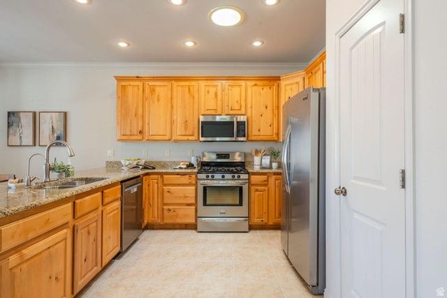 647 E PINTURA DR, St. George, UT 84790