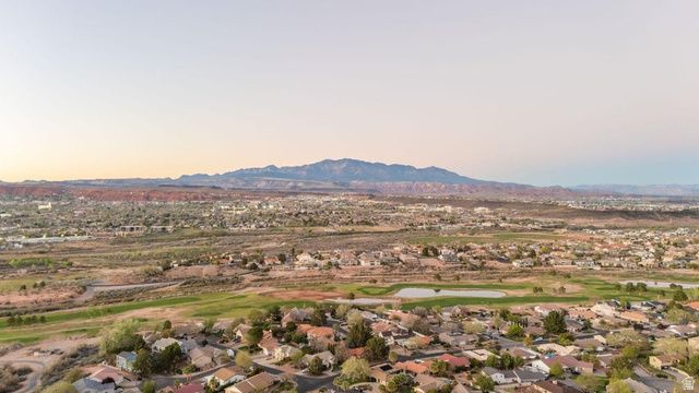 647 E PINTURA DR, St. George, UT 84790
