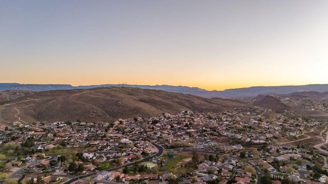 647 E PINTURA DR, St. George, UT 84790